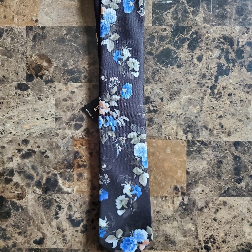 NECK TIE